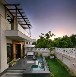 Top architects in Gurgaon house front lawn